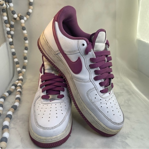 Nike Air Force 1 White and Purple Shoes Size 8.5 - Picture 1 of 9